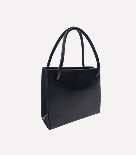 Shoulder bag with chain